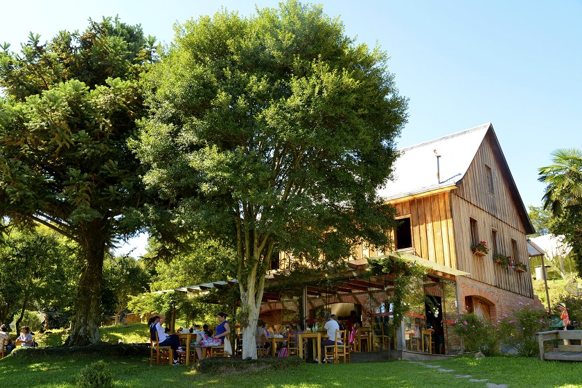 Caminhos de Pedra_Casadas Cucas Vitiaceri e parreirais_Bento Goncalves_RS