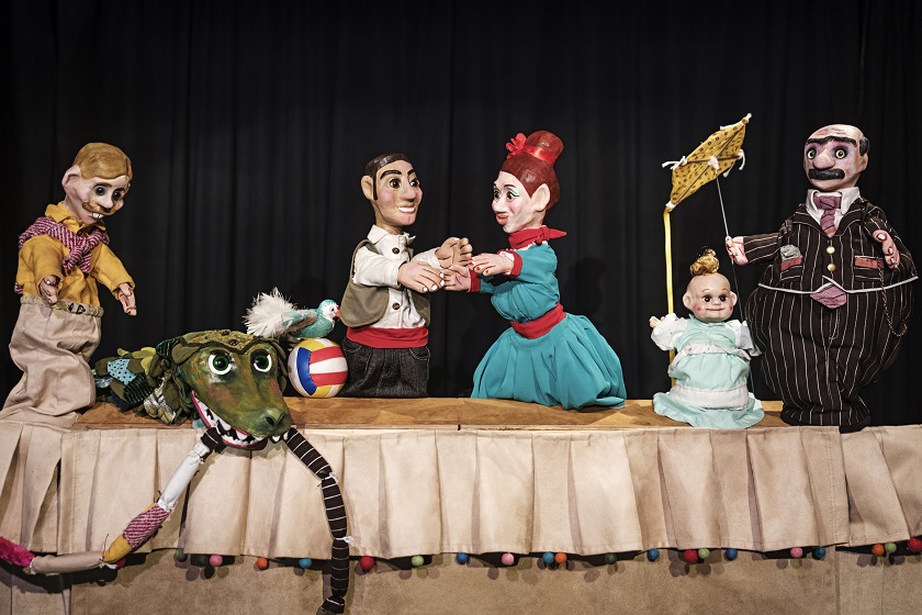 Bonecos de Todo o Mundo se reúnem no espaço&nbsp;virtual