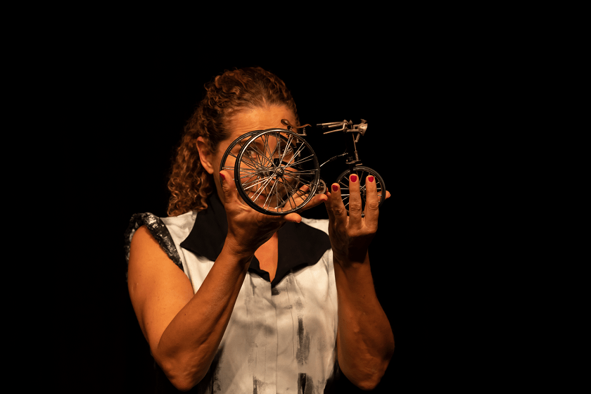 Adriana Nunes em W_Foto Nick Elmoor